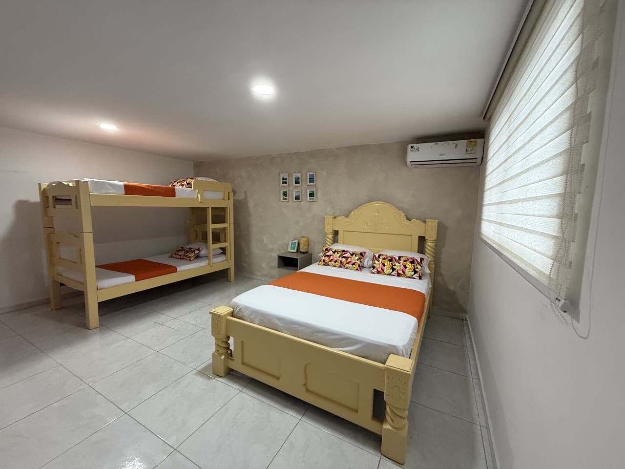Habitación Matrimonial con cama nido individual para un niño en Taybo House